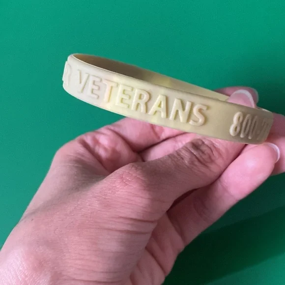 Army coyote tan “Support Our Veterans” silicone bracelet - Picture 4 of 10